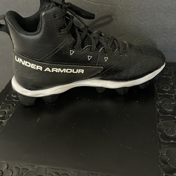 INDER ARMOUR BOYS ATHLETIC CLEATS - Picture 8 of 11
